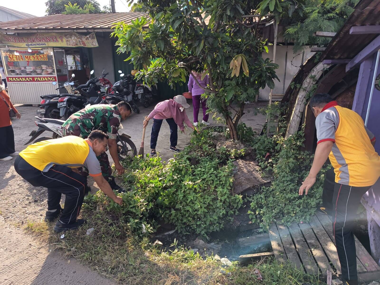 Polsek Cikupa Hadir dalam Gerakan Indonesia ASRI Bersama Forkopimcam Kecamatan Cikupa
