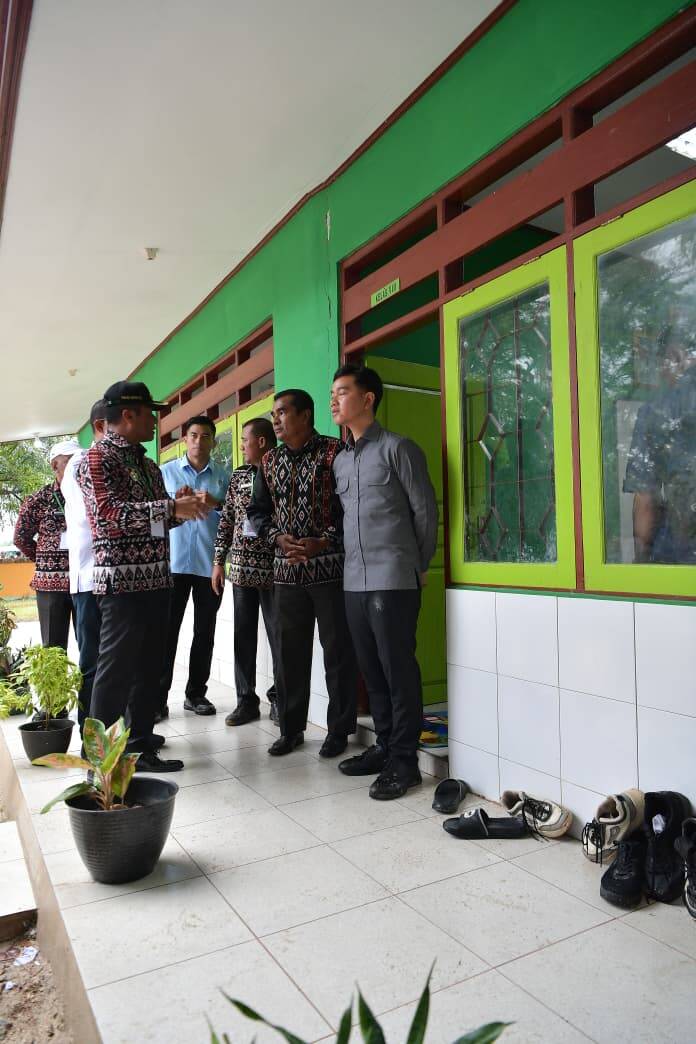 IMG-20260523-WA0021 Tinjau SD Negeri dan MTS Papela, Wapres Pastikan Program Prioritas Presiden Jangkau Wilayah 3T