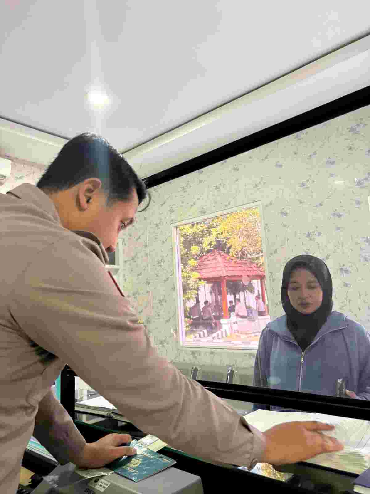Cerita Warga Tuban yang Baru Paham BPKB Setelah Bertemu Polantas Tuban