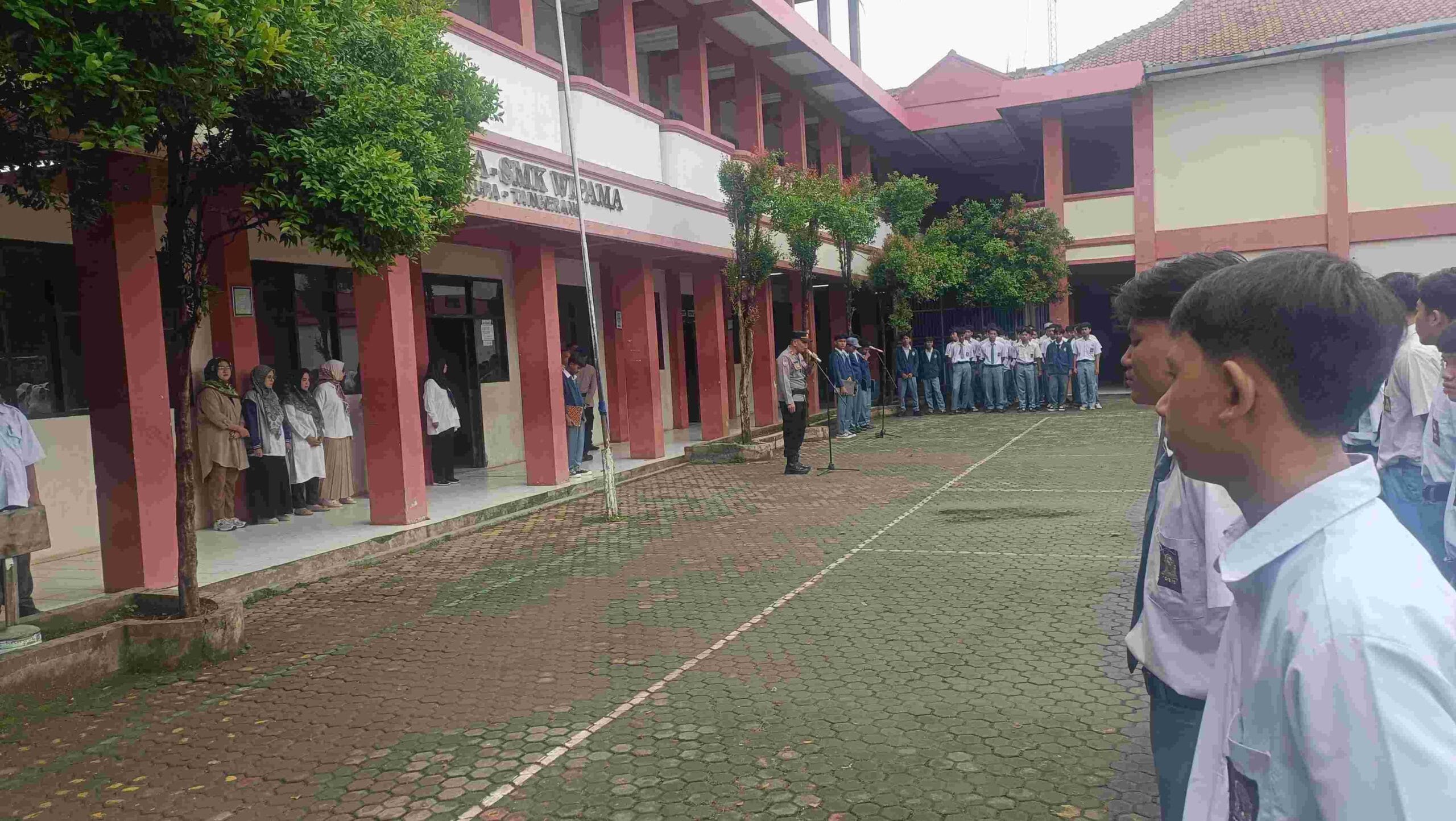 IMG-20260525-WA0121 IPTU Mahdi Berikan Edukasi Kamtibmas saat Upacara Bendera di SMA-SMK Wipama