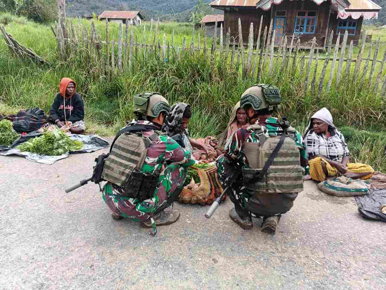 IMG-20260528-WA0026 Pos Obano Jadi Penggerak Ekonomi, Satgas Yonif 2 Marinir Beli Hasil Bumi Warga