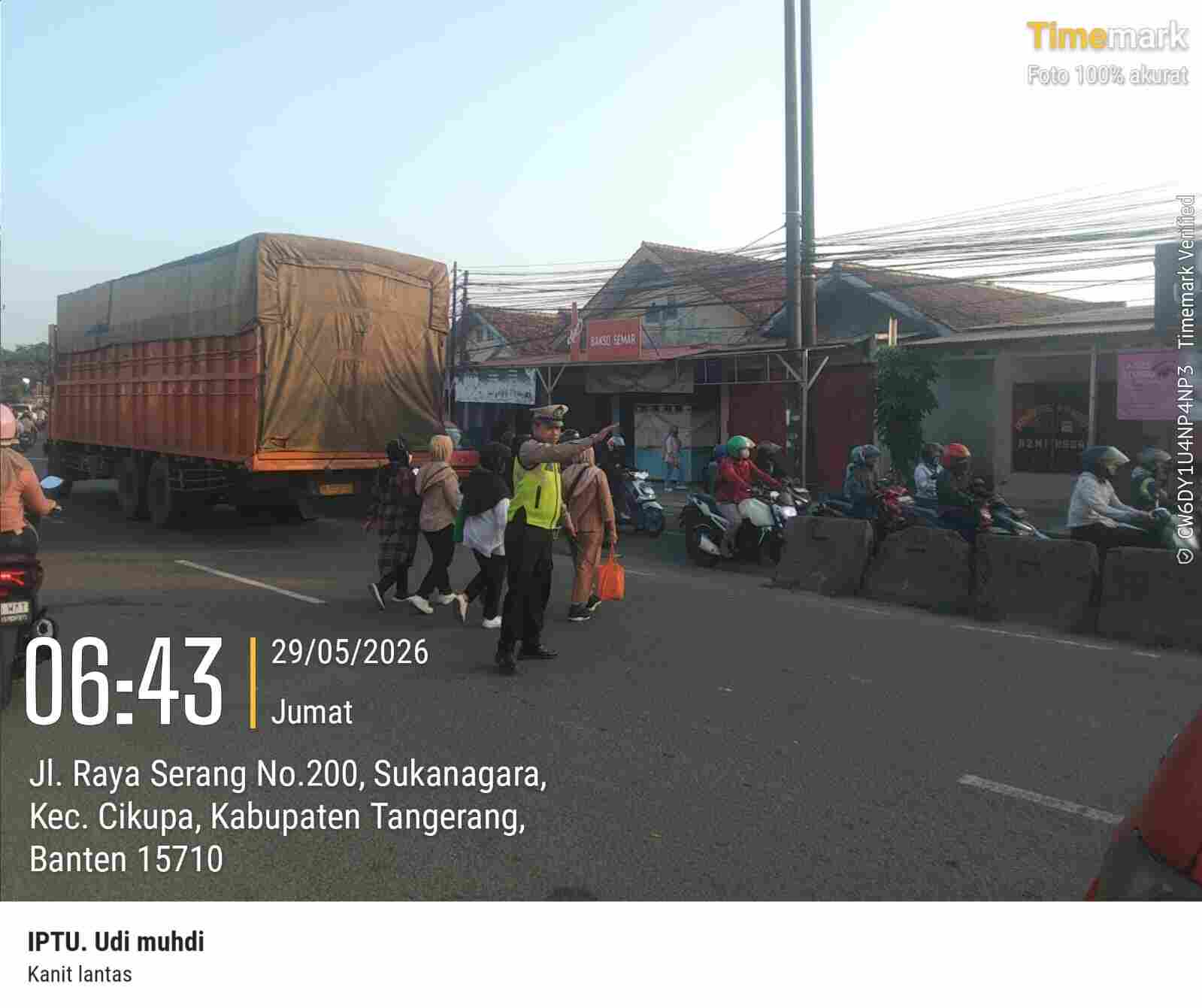 IMG-20260529-WA0063 IPTU Udi Muhdi Tegas dan Disiplin Atur Arus Lalu Lintas di Jam Sibuk Pagi