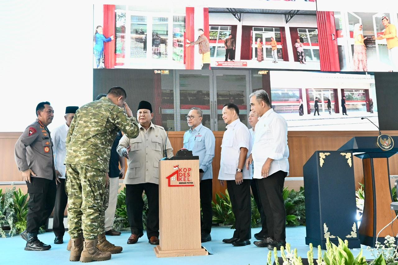WhatsApp Image 2026-05-17 at 10.26.59 Panglima TNI Dampingi Presiden RI Resmikan 1.061 KDKMP di Jawa Timur