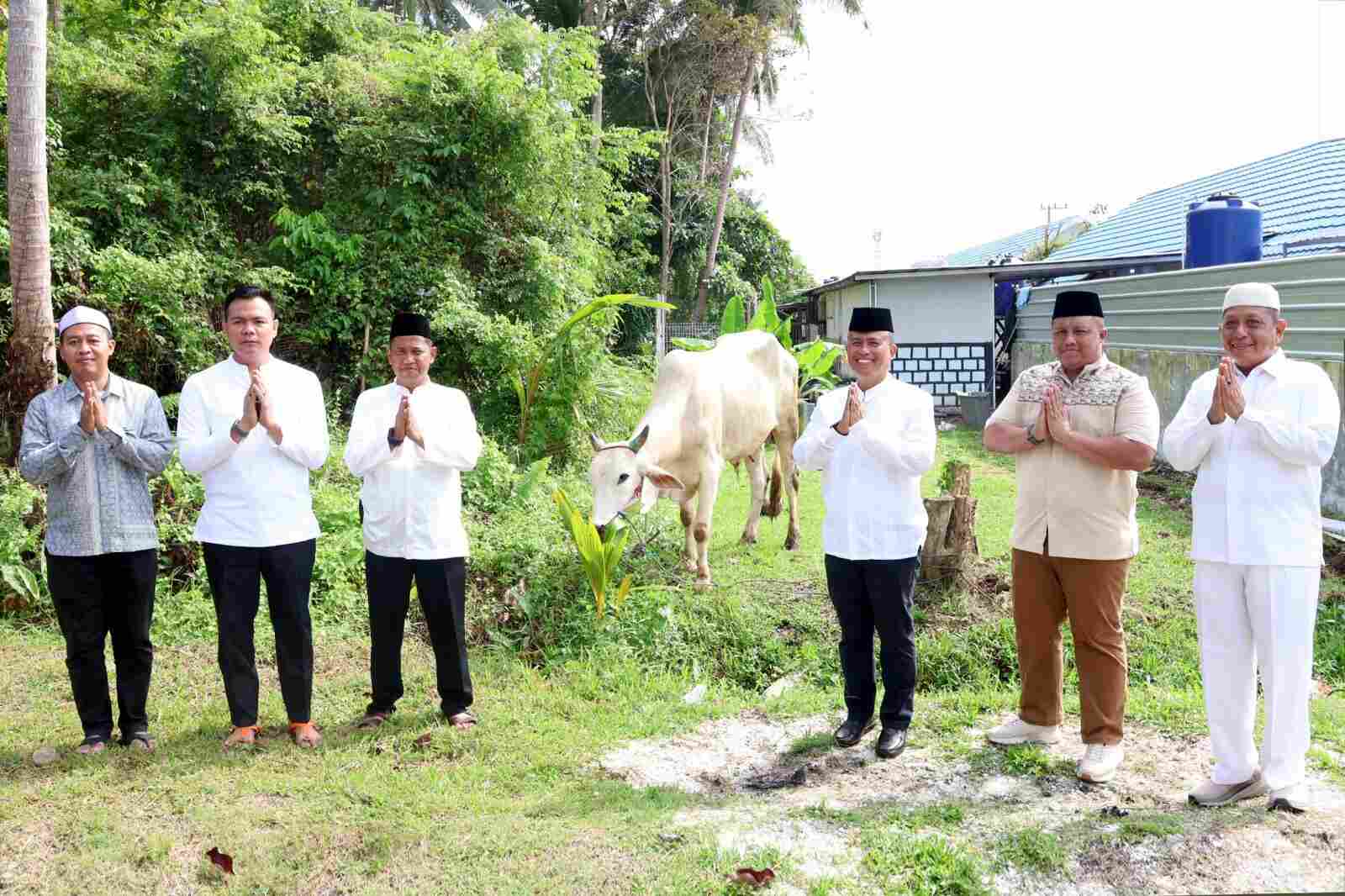 WhatsApp Image 2026-05-28 at 09.58.28 Tak Sekedar Kurban, Lanud Sjamsudin Noor Rajut Kebersamaan dan Kepedulian Semangat Berbagi Kepada Sesama di Hari Raya Idul Adha 1447 H/2026 M
