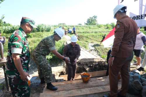 01 Tingkatkan Konektivitas Warga, Peletakan Batu Pertama Jembatan Beton Garuda Kota Blitar Resmi Dimulai