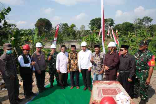 01 Akselerasi Pembangunan, Dandim 0808/Blitar Bersama Forkopimda Letakkan Batu Pertama Jembatan Garuda Sungai Ratu