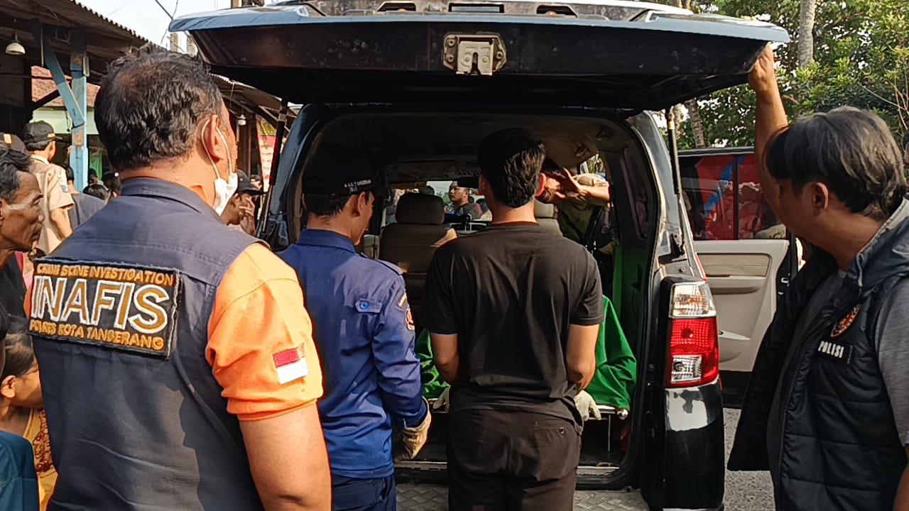 Polsek Cikupa Cek TKP Kebakaran Bengkel di Cikupa Sebabkan Satu Orang Meninggal