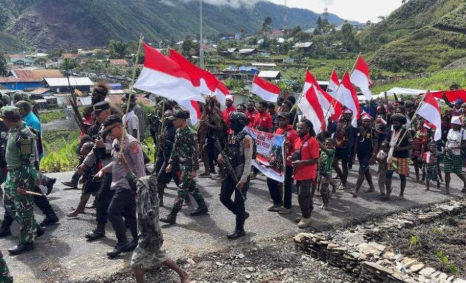 IMG-20260601-WA0075 Peringatan Hari Lahir Pancasila, 800 Warga Puncak Jaya Kirab Bendera 50 Meter