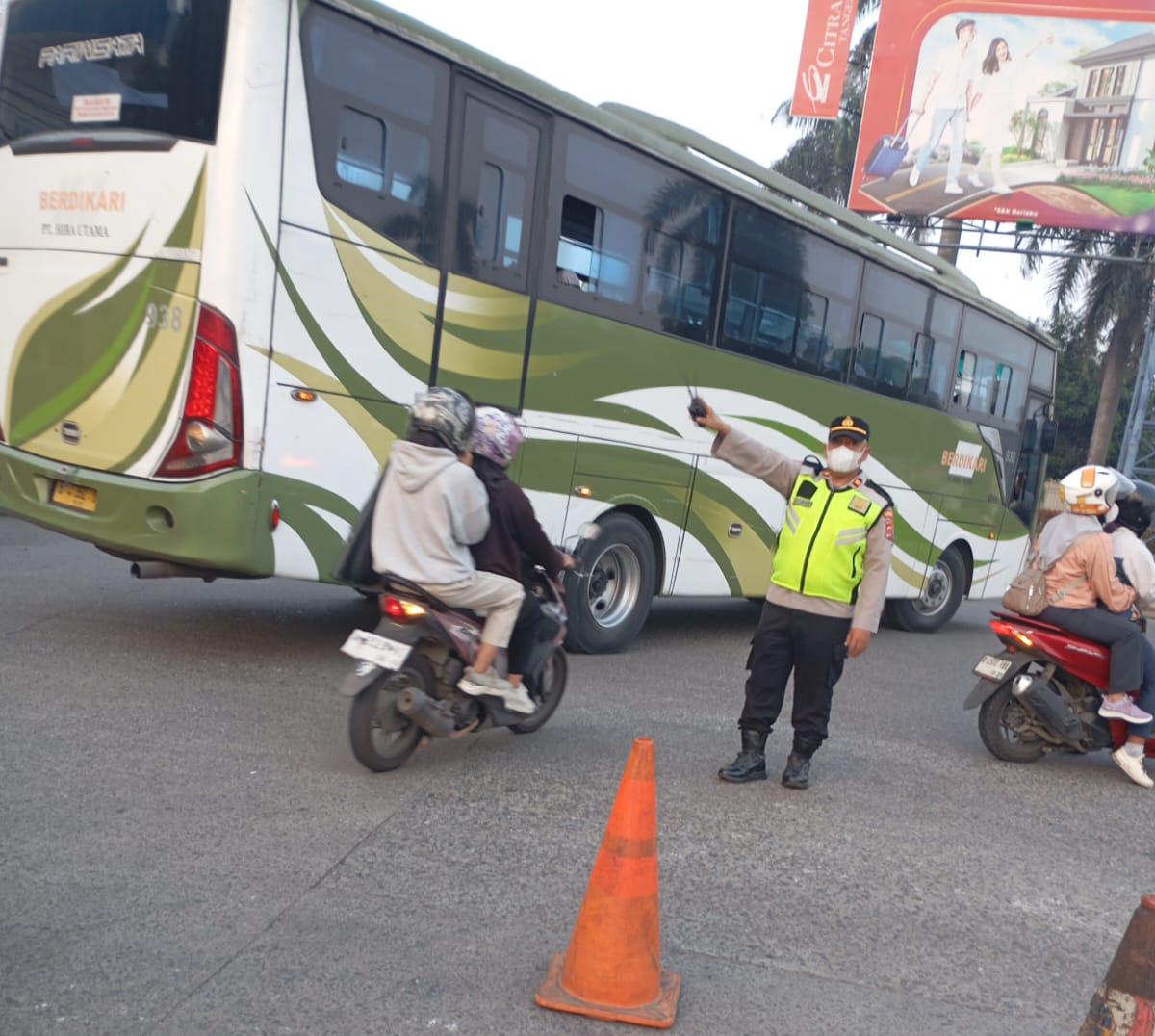 IMG-20260602-WA0035 IPTU Rusandi Pimpin Pengaturan Lalu Lintas Pagi di Cikupa Mas, Wujudkan Kamseltibcar Lantas