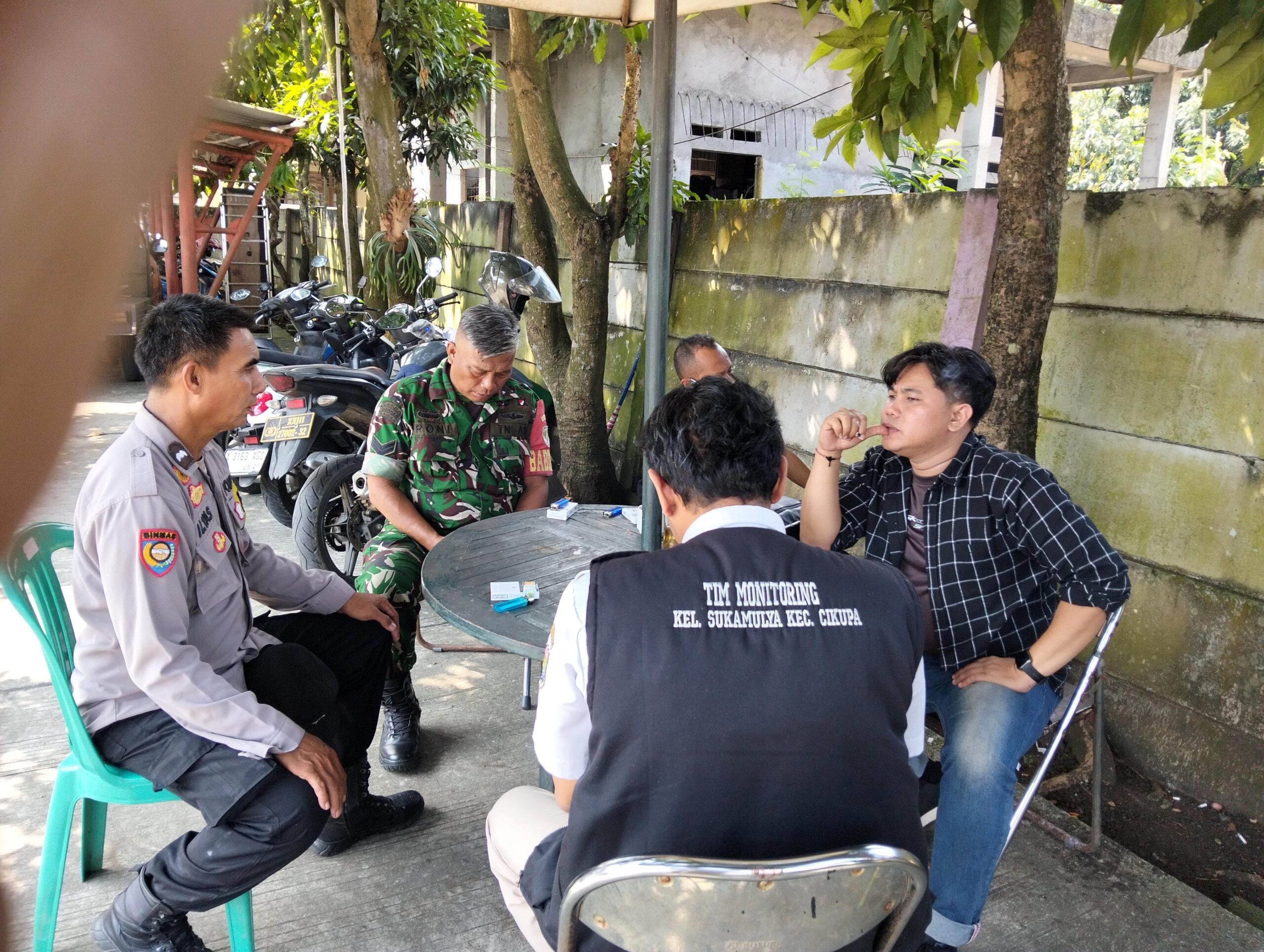 IMG-20260602-WA0095 Program Poliran, Bhabinkamtibmas dan Babinsa Sukamulya Dorong Warga Tetap Produktif dan Jaga Kamtibmas