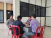 Bhabinkamtibmas Bitung Jaya Pererat Sinergitas dengan Perangkat Desa Melalui Kegiatan Sambang Kamtibmas