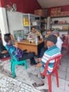 Warung Bhabinkamtibmas, Aiptu Mukhsodin Serap Aspirasi Warga di Desa Sukadamai