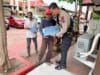 Polantas Tuban Ubah Pinggir Jalan Jadi Ruang Konsultasi SIM dan BPKB, Warga Berdatangan