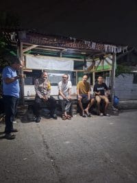 Bhabinkamtibmas Desa Cikupa Aktif Sambangi Pos Ronda, Perkuat Sinergi Kamtibmas Bersama Warga