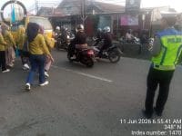 Personel Polsek Cikupa Laksanakan Pengaturan Lalu Lintas Pagi, Wujudkan Kamseltibcar di Jam Sibuk