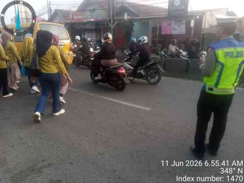 IMG-20260611-WA0060 Personel Polsek Cikupa Laksanakan Pengaturan Lalu Lintas Pagi, Wujudkan Kamseltibcar di Jam Sibuk