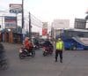 IMG-20260617-WA0018 IPTU Rusandi Pimpin Pengaturan Lalu Lintas Pagi di Simpang Cikupamas, Wujudkan Kamseltibcar Lantas