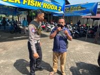 Ramai Sejak Pagi, Warga Tuban Pilih Bertanya Langsung Soal STNK dan BPKB kepada Polantas Tuban