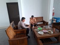 IPTU Mahdi Dampingi Bhabinkamtibmas Sambang Ketua LPM Desa Cikupa, Perkuat Sinergi Kamtibmas dengan Tokoh Masyarakat