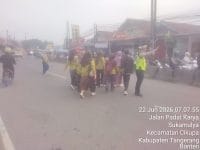 AIPTU Sapudin Laksanakan Pengaturan Lalu Lintas Pagi, Wujudkan Kamseltibcar Lantas di Jalur Columbus Cikupa