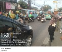 IPTU Udi Muhdi Pimpin Pengaturan Lalu Lintas Sore, Arus Kendaraan di Cikupa Tetap Lancar