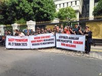 Aksi Hening di Depan MA, Pencipta Lagu Minta Hak Ekonomi Mereka Dikembalikan