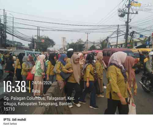 IPTU Udi Muhdi Pimpin Pengaturan Lalu Lintas Sore, Arus Kendaraan Tetap Lancar