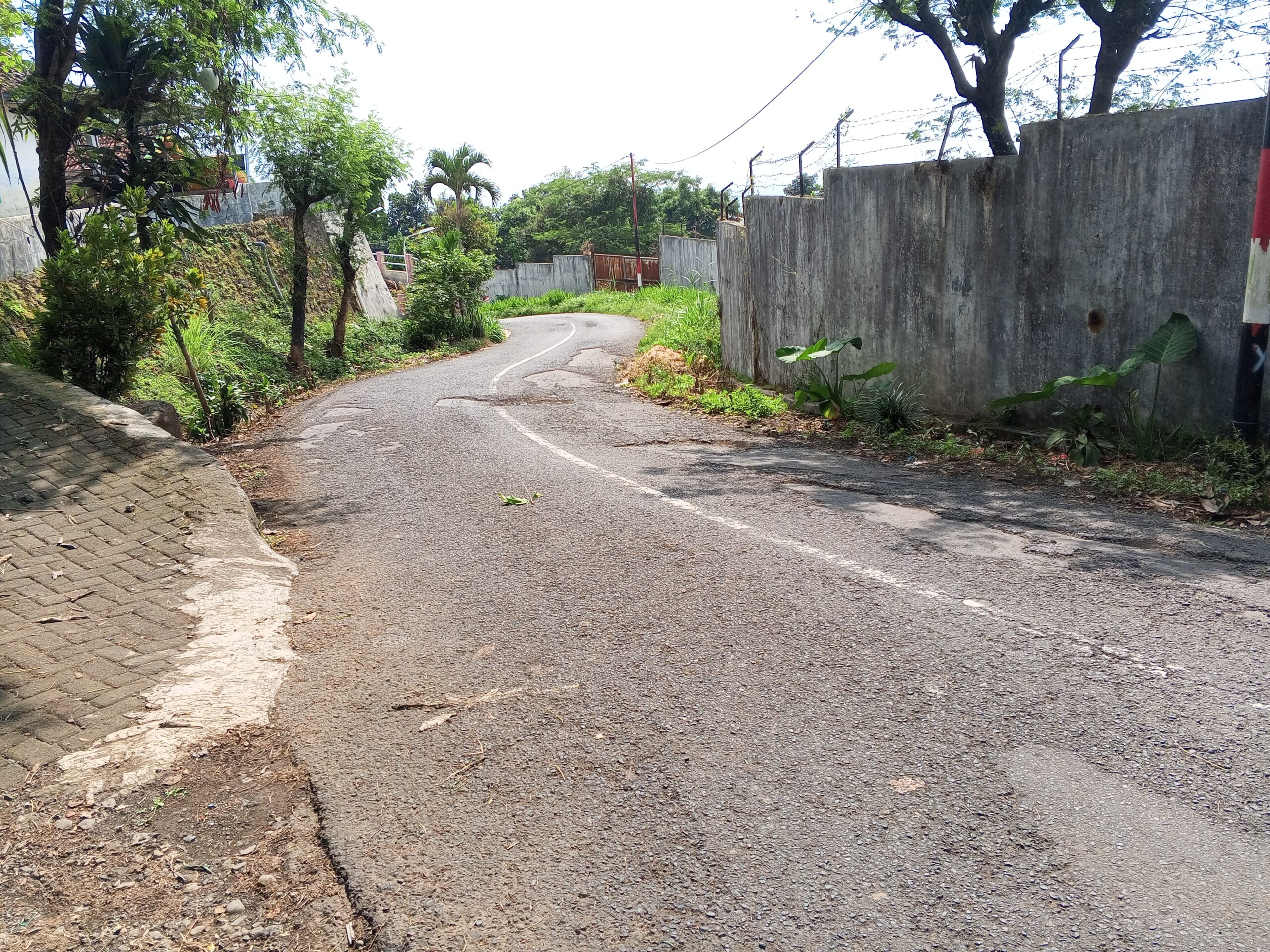IMG_20260523_095803_647 Belum Genap Setahun, Tambal Sulam Jalan Kuripan–Sumber Mulai Hancur