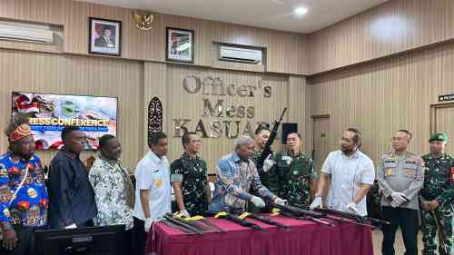 Yonif 410/Alugoro berhasil merebut hati 37 OPM kembali ke NKRI ‎