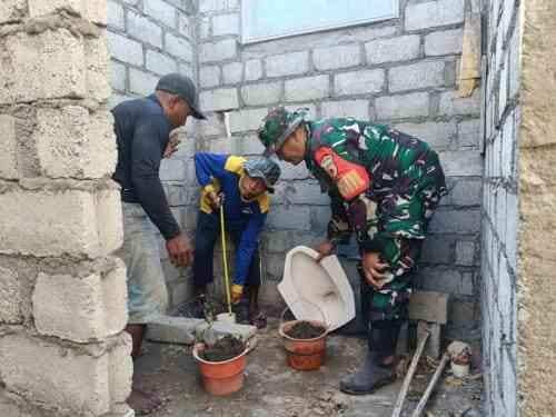 Wujukan Sanitas Sehat, Pelda Slamet Puji Bantu Pembangunan MCK Warga Tulungrejo