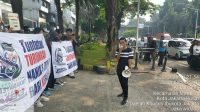 Aksi Singkat di BGN, Massa Minta Program MBG Tanpa Nanik S. Deyang