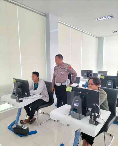 Program Polantas Tuban Menyapa Tuai Respons Positif, Warga Antusias Konsultasi SIM hingga BPKB