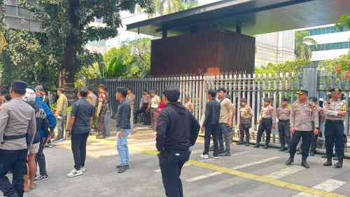 IMG-20260706-WA0076 Aksi Unjuk Rasa di PLN, Massa Soroti Kinerja Manajemen Perusahaan