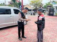 Ada Polisi di Jalan Tuban, Warga Berhenti Bukan Karena Takut Tapi Cari Solusi Administrasi