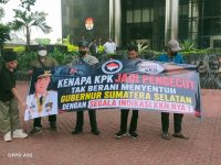 Aksi di Gedung KPK, Massa Desak Penegakan Hukum Dugaan KKN di Sumatera Selatan