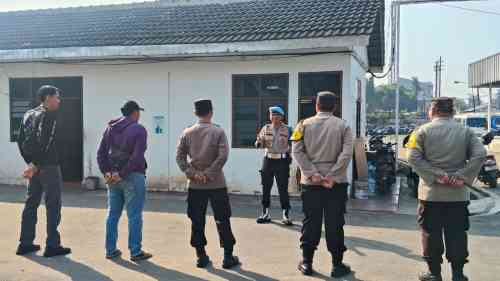 Aipda Endang Setiawanto Pimpin Apel Pengamanan Aksi Unjuk Rasa di PT Doga Group Internasional, Tekankan Pengamanan Humanis