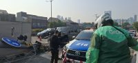 Tabrak Tiang Penunjuk Arah, Mobil Dinas TNI AD Diderek ke Unit Lakalantas Pancoran