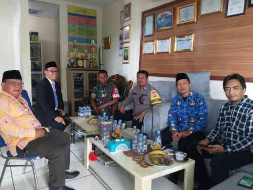 IMG-20260709-WA0067 Bhabinkamtibmas Desa Bitung Jaya Sambangi Kepala MIN 4 Tangerang, Perkuat Sinergi Ciptakan Kamtibmas Kondusif