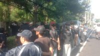 Aksi Mahasiswa dan Pemuda Anti Korupsi Warnai Kawasan Polda Metro Jaya hingga KPK