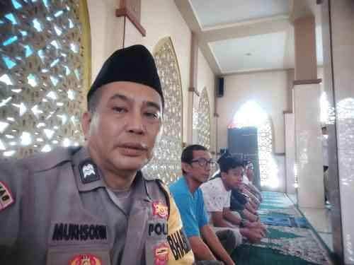 Wakapolsek Cikupa Bersama Kanit Binmas dan Bhabinkamtibmas Laksanakan Sholat Jumat Keliling, Perkuat Silaturahmi dengan Jamaah