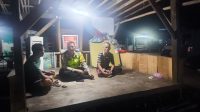 Bhabinkamtibmas Desa Bojong Sambangi Pos Satkamling, Perkuat Sinergi dan Sosialisasikan Call Center 110