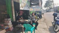Bhabinkamtibmas Desa Sukanagara Sambangi Warga, Perkuat Kemitraan dan Sosialisasikan Layanan Call Center 110