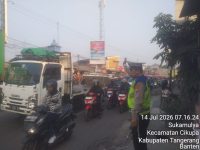 Personel Lantas Polsek Cikupa Laksanakan PECAK Pagi, Wujudkan Kamseltibcar di Simpang Columbus PT Cingluh