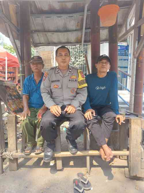 Bhabinkamtibmas Polsek Cikupa Pererat Kemitraan dengan Warga Melalui Sambang Kamtibmas di Desa Sukadamai