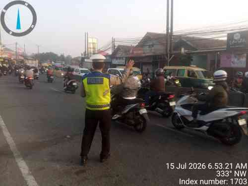 Personel Lantas Polsek Cikupa Laksanakan PECAK Pagi, Wujudkan Kamseltibcar Lantas di Jam Sibuk