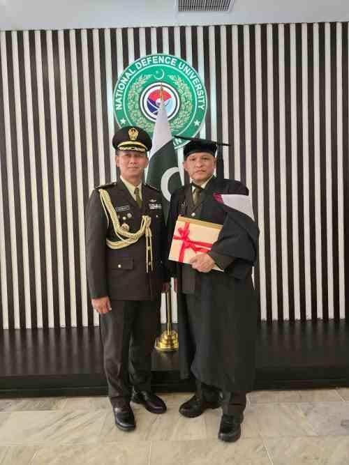 WhatsApp Image 2026-07-12 at 10.59.14 Harumkan Nama Bangsa, Perwira Korps Hukum TNI AD Raih Gelar Master dan Lulus Pendidikan Setingkat Lemhannas di Pakistan