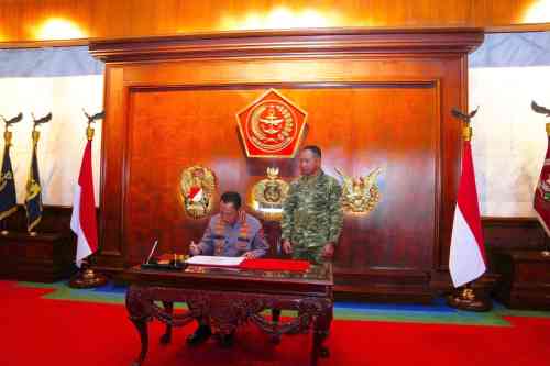 WhatsApp Image 2026-07-13 at 17.22.50 (2) Panglima TNI Terima Kunjungan Silaturahmi Kapolri, Pererat Solidaritas TNI-Polri