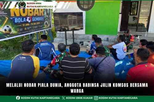 foto website (40) Melalui Nobar Piala Dunia, Anggota Babinsa Jalin Komsos Bersama Warga