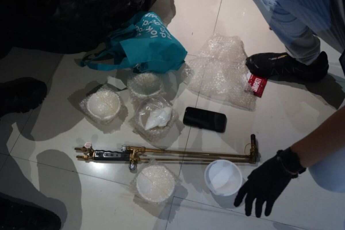 Bareskrim bongkar modus emas ilegal ditempel di tubuh ke Hong Kong