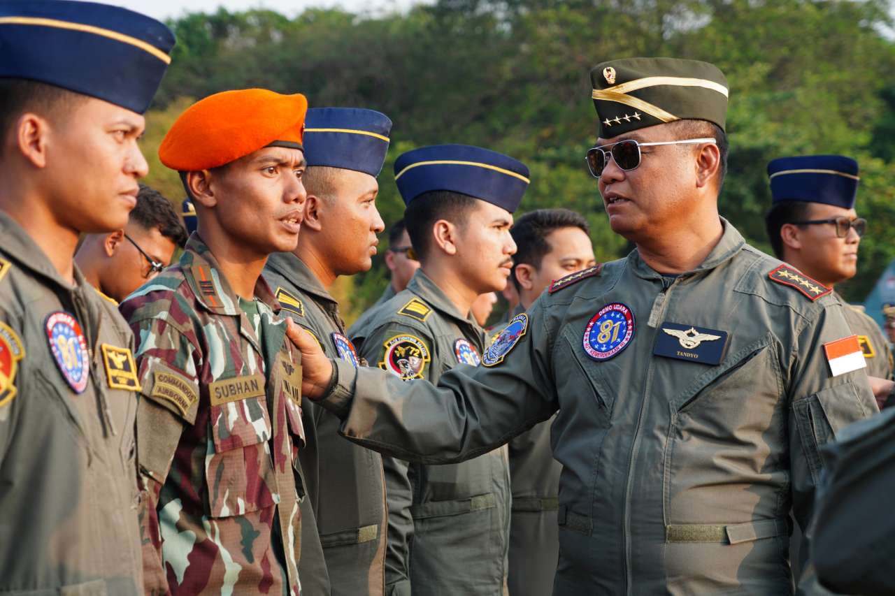 1002425188 Panglima TNI Tinjau Kesiapan Alutsista Demo Udara HUT Ke-81 RI